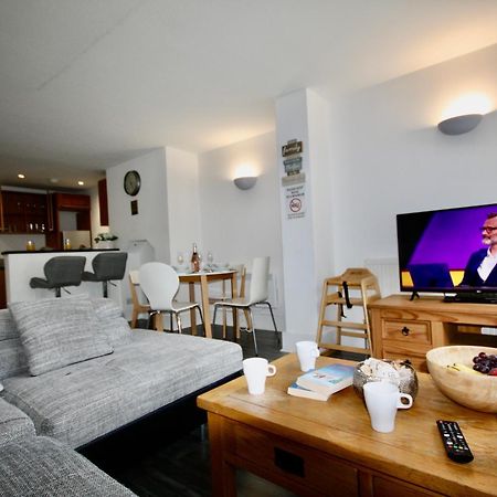 Bournemouth Hot Tub & Sauna Holiday Let Eksteriør bilde