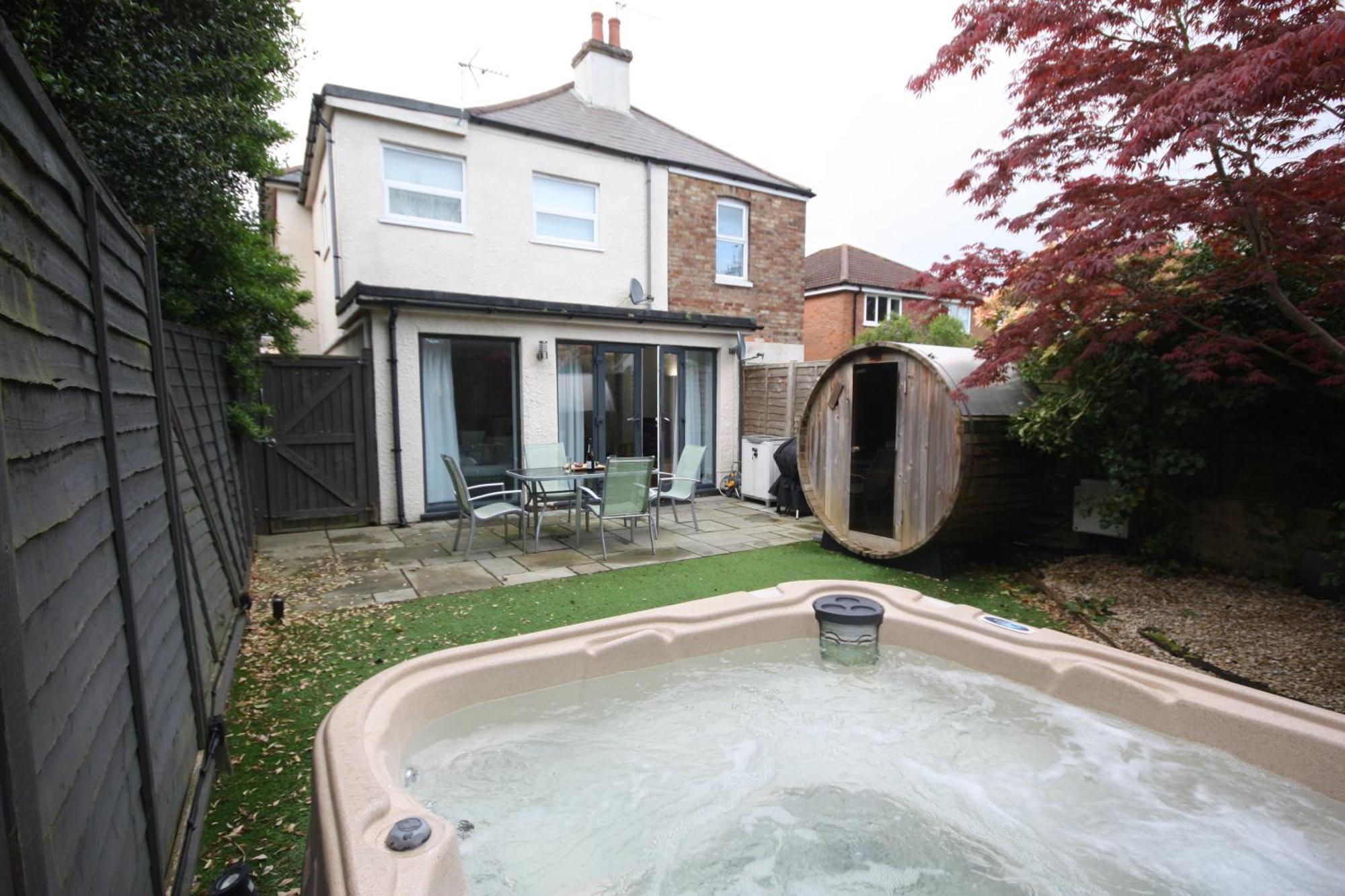 Bournemouth Hot Tub & Sauna Holiday Let Eksteriør bilde